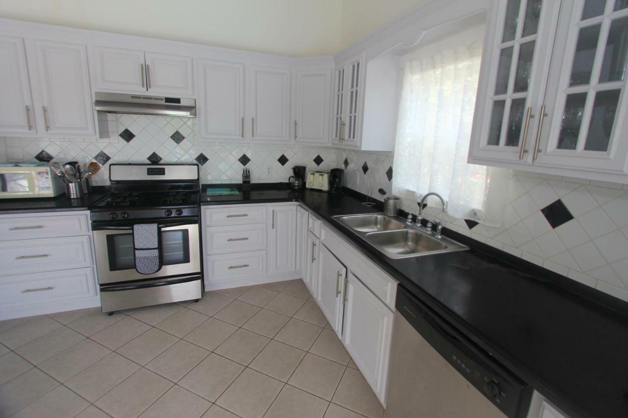 The White House Villa Jolly Harbour Ngoại thất bức ảnh